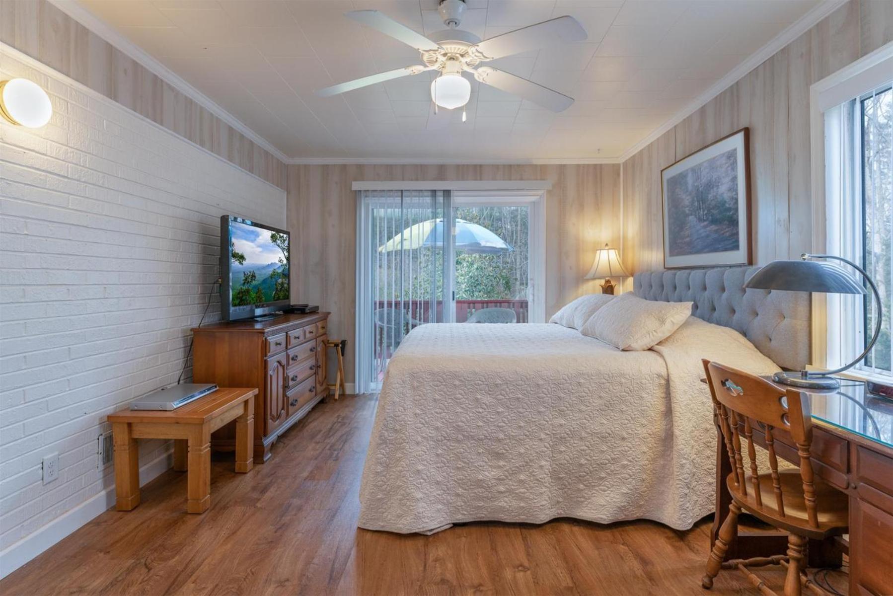 Bike Path Getaway In Town Brevard Exterior foto